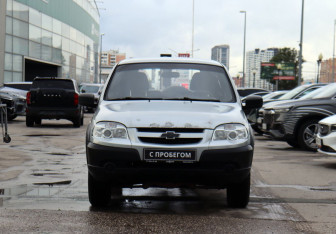 Подержанный автомобиль Chevrolet Niva 2013 года (2 фото)