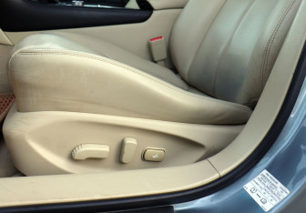 Подержанный автомобиль Infiniti Q50 2015 года (11 фото)