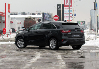 Подержанный автомобиль Kia Ceed Hatchback 2019 года (7 фото)