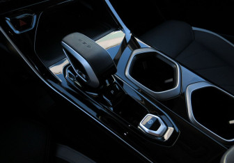 Подержанный автомобиль Geely Atlas 2024 года (19 фото)