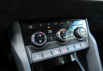 Подержанный автомобиль Skoda Karoq 2020 года (15 фото)