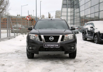 Подержанный автомобиль Nissan Terrano 2016 года (2 фото)