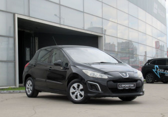 Подержанный автомобиль Peugeot 308 Hatchback 2011 года (3 фото)