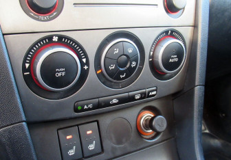 Подержанный автомобиль Mazda 3 Hatchback 2006 года (14 фото)