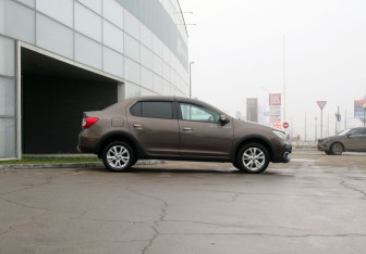 Подержанный автомобиль Renault Logan Sedan 2019 года (4 фото)