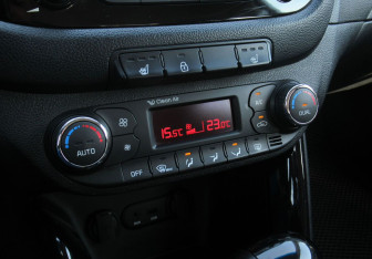 Подержанный автомобиль Kia Ceed Wagon 2015 года (16 фото)