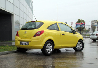 Подержанный автомобиль Opel Corsa 2011 года (5 фото)
