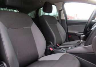 Подержанный автомобиль Ford Focus Hatchback 2011 года (10 фото)