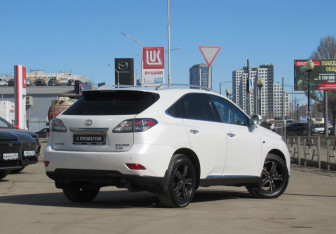 Подержанный автомобиль Lexus RX 2010 года (5 фото)