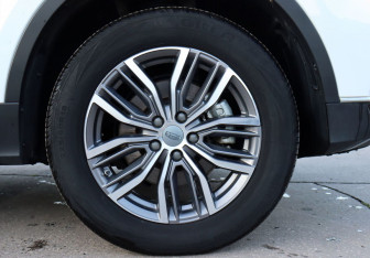 Подержанный автомобиль Geely Atlas Pro 2023 года (9 фото)