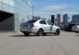 Подержанный автомобиль Skoda Octavia Liftback 2010 года (5 фото)