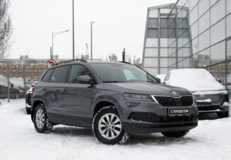 Подержанный автомобиль Skoda Karoq 2021 года (3 фото)