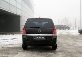 Подержанный автомобиль Opel Zafira Compactvan 2011 года (6 фото)