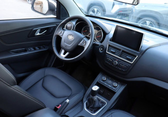 Подержанный автомобиль FAW Besturn X40 2019 года (14 фото)