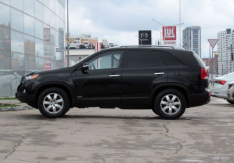 Подержанный автомобиль Kia Sorento 2012 года (8 фото)