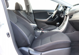 Подержанный автомобиль Hyundai Elantra Sedan 2013 года (10 фото)