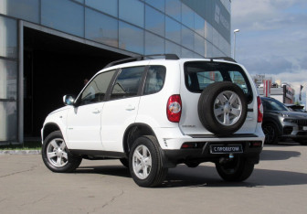 Подержанный автомобиль Chevrolet Niva 2014 года (7 фото)