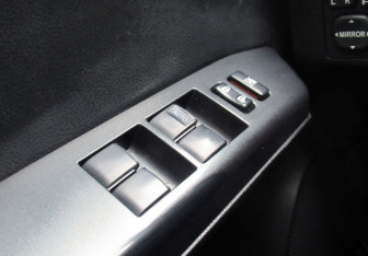 Подержанный автомобиль Toyota RAV4 2016 года (15 фото)