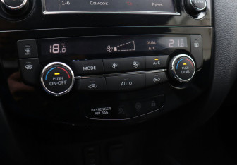 Подержанный автомобиль Nissan Qashqai 2017 года (19 фото)