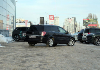 Подержанный автомобиль Opel Astra Wagon 2012 года (5 фото)