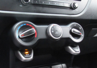 Подержанный автомобиль Kia Rio Hatchback 2018 года (18 фото)