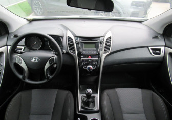 Подержанный автомобиль Hyundai i30 Hatchback 2012 года (13 фото)