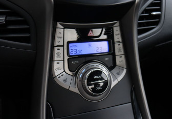 Подержанный автомобиль Hyundai Elantra Sedan 2013 года (16 фото)