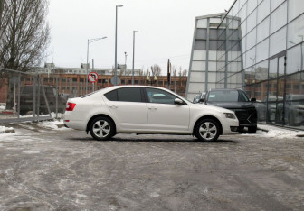 Подержанный автомобиль Skoda Octavia Liftback 2015 года (4 фото)