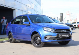 Подержанный автомобиль LADA (ВАЗ) Granta Liftback 2018 года (3 фото)