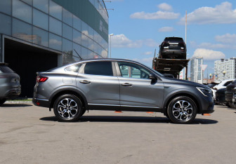 Подержанный автомобиль Renault Arkana 2019 года (4 фото)