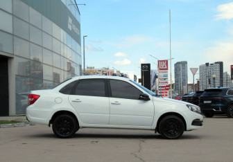 Подержанный автомобиль LADA (ВАЗ) Granta Sedan 2023 года (4 фото)
