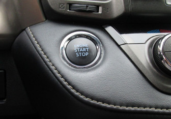 Подержанный автомобиль Toyota RAV4 2014 года (16 фото)