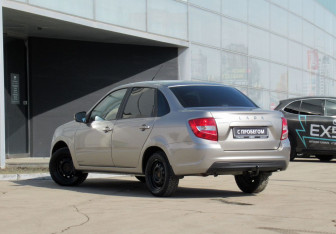 Подержанный автомобиль LADA (ВАЗ) Granta Sedan 2022 года (7 фото)