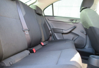 Подержанный автомобиль Skoda Rapid Liftback 2015 года (10 фото)