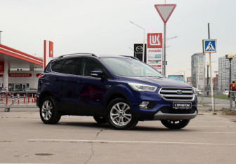 Подержанный автомобиль Ford Kuga 2017 года (3 фото)