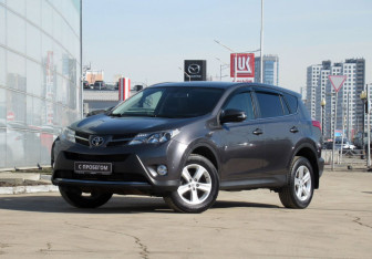 Подержанный автомобиль Toyota RAV4 2013 года (1 фото)