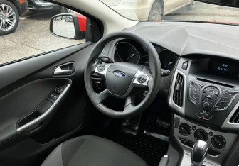 Подержанный автомобиль Ford Focus Hatchback 2014 года (12 фото)