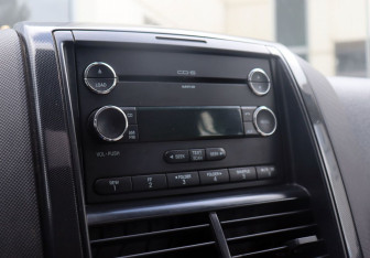 Подержанный автомобиль Ford Explorer 2008 года (19 фото)