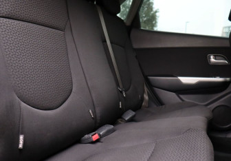 Подержанный автомобиль Kia Rio Hatchback 2013 года (12 фото)