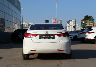 Подержанный автомобиль Hyundai Avante Sedan 2012 года (6 фото)