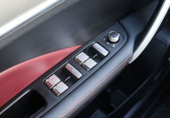 Подержанный автомобиль Geely Coolray 2023 года (15 фото)