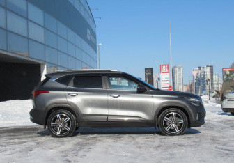 Подержанный автомобиль Kia Seltos 2022 года (4 фото)