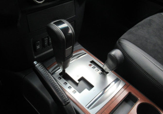 Подержанный автомобиль Mitsubishi Pajero 2008 года (16 фото)