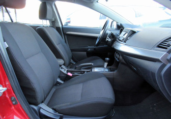 Подержанный автомобиль Mitsubishi Lancer Hatchback 2008 года (10 фото)