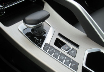 Подержанный автомобиль Geely Coolray 2023 года (16 фото)