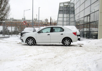Подержанный автомобиль Renault Logan Sedan 2020 года (8 фото)