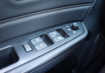 Подержанный автомобиль FAW Besturn X40 2019 года (20 фото)