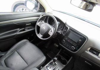 Подержанный автомобиль Mitsubishi Outlander 2012 года (12 фото)