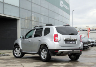 Подержанный автомобиль Renault Duster 2014 года (7 фото)
