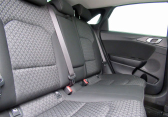 Подержанный автомобиль Kia Ceed Hatchback 2019 года (10 фото)